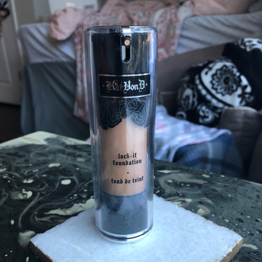 Kat Von D Lock-it Foundation